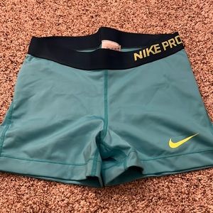Never worn Nike pro shorts
